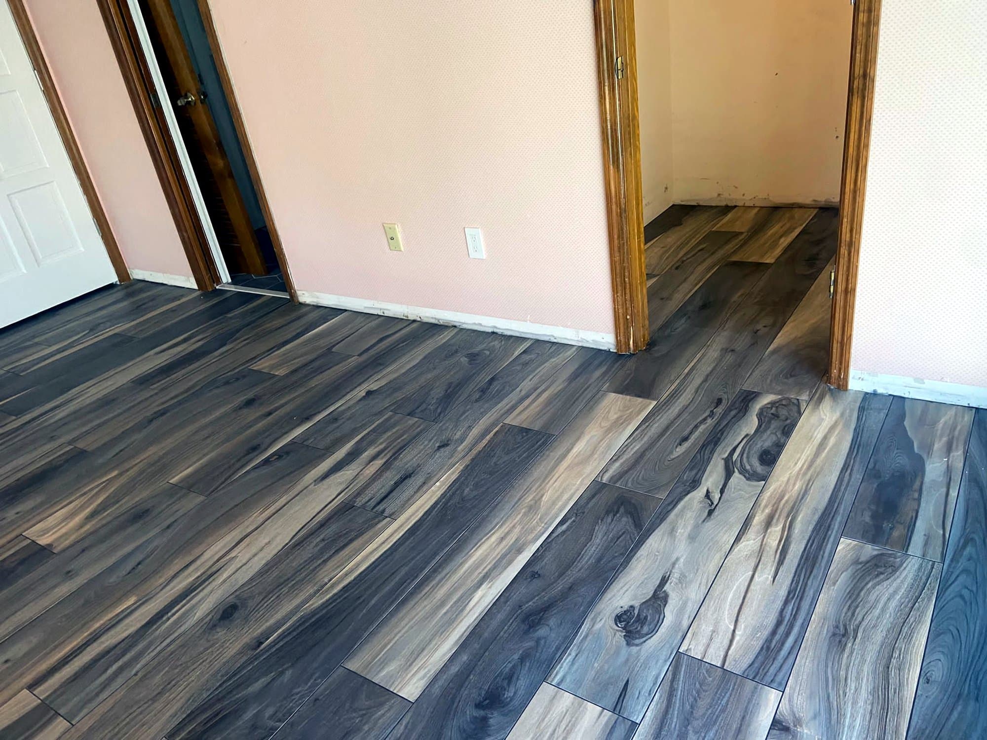 Dark wood-look room: Dark wood-look porcelain tile, photo 2