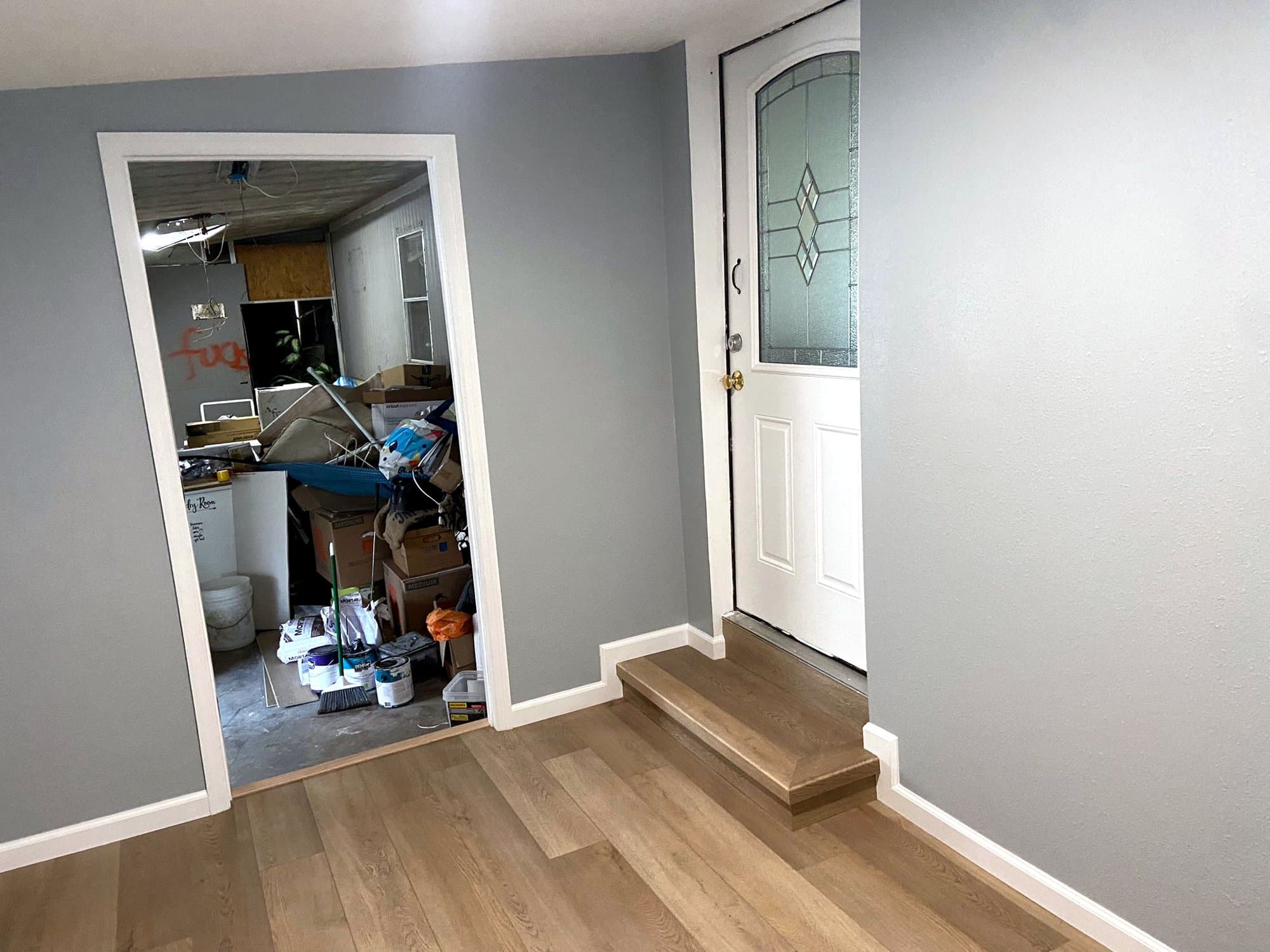 Entry and front rooms: Vinyl plank, photo 3