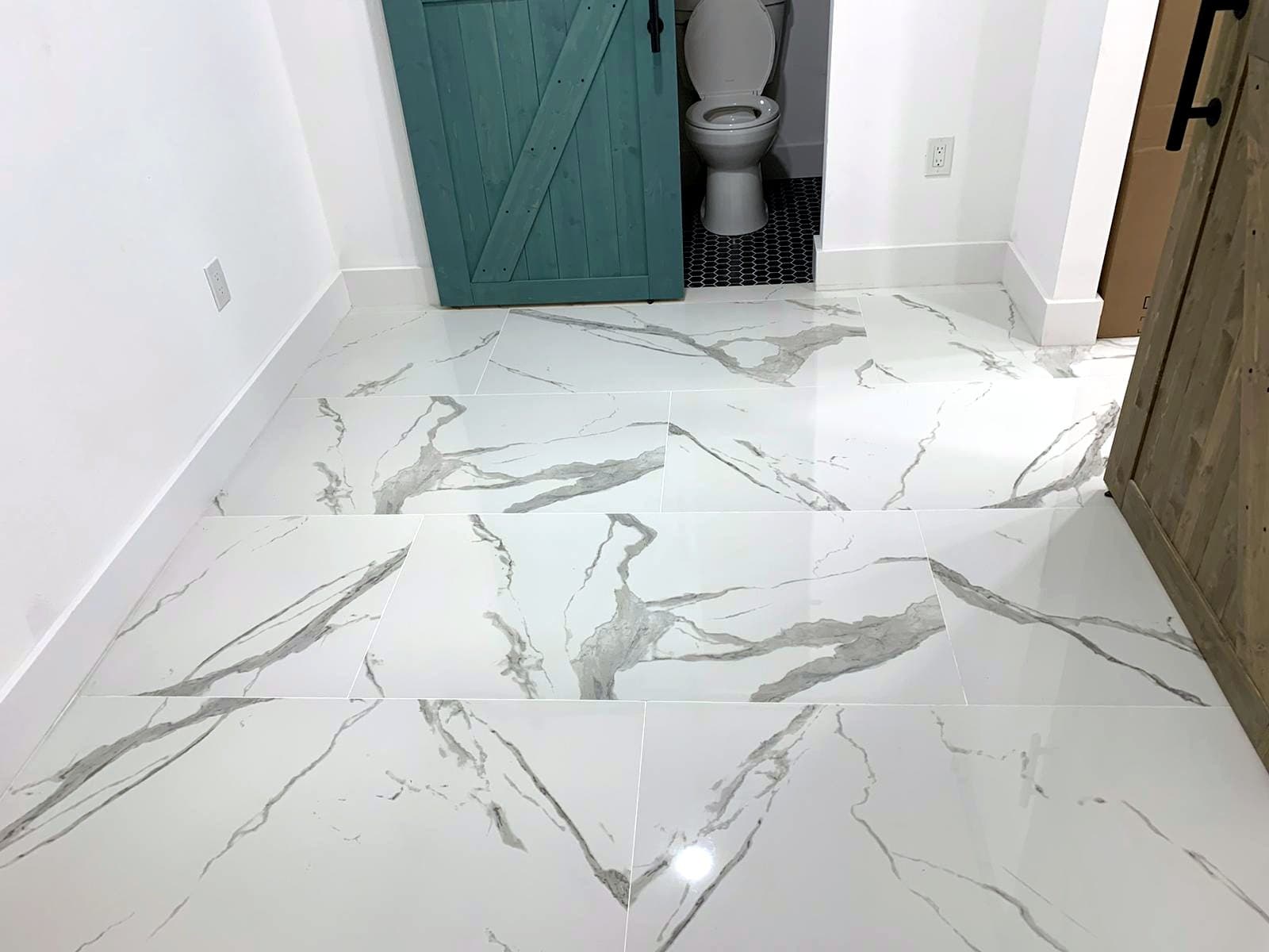 White marble-look bathroom and entry: Marble-look porcelain tile, photo 3