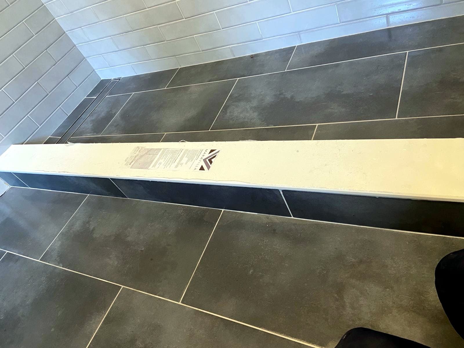 Shower and bathroom floor: Large-format porcelain tile, photo 1